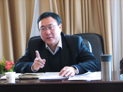 武汉市委宣传部副部长受贿200余万元受审 庭上