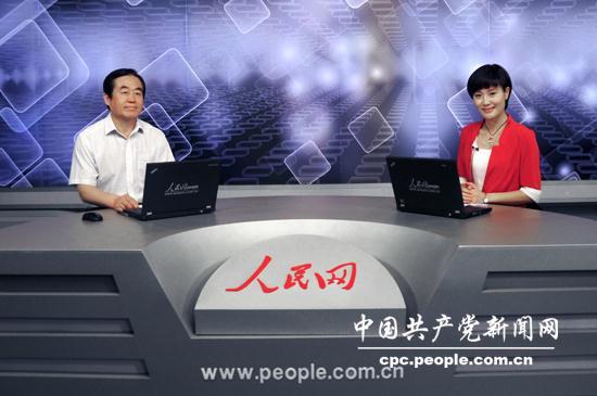 组图：中央纪委党风政风监督室主任许传智做客人民网